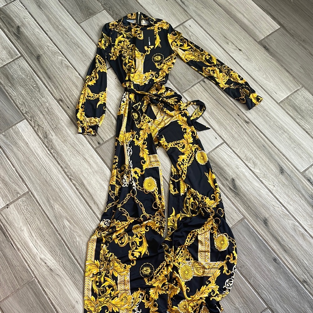 Fashion Nova Women’s Printed Jumpsuit Size Medium
